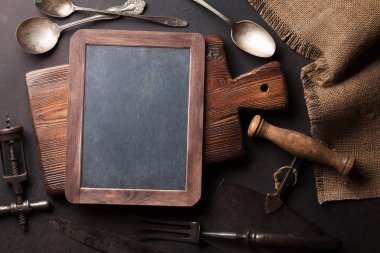 Çatal, kaşık, kesme tahtası