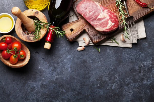 Hús, a bor, a gyógynövények és a fűszerek — Stock Fotó