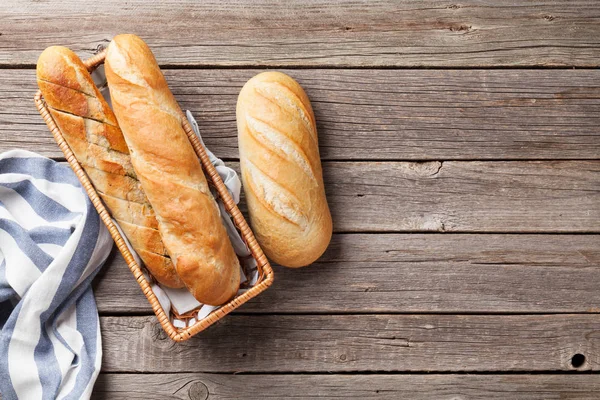 Čerstvý chléb na stůl — Stock fotografie