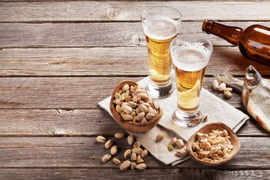 bira gözlük ve aperatifler
