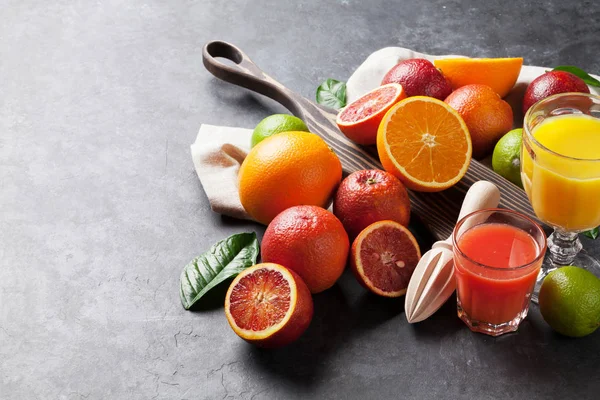 Taze turuncu ve suyu