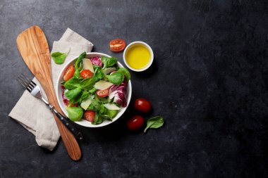 Sağlıklı salata kasesi 