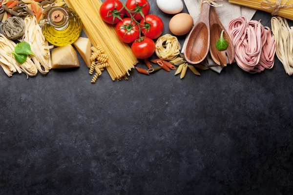 Pasta e ingredientes — Foto de Stock