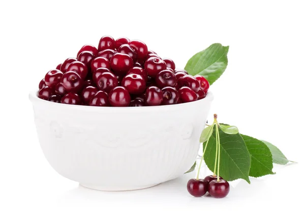 Cerezas frescas maduras en tazón — Foto de Stock