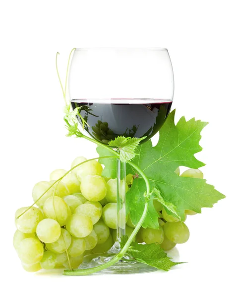 Pohár vörösbor és a szőlő — Stock Fotó