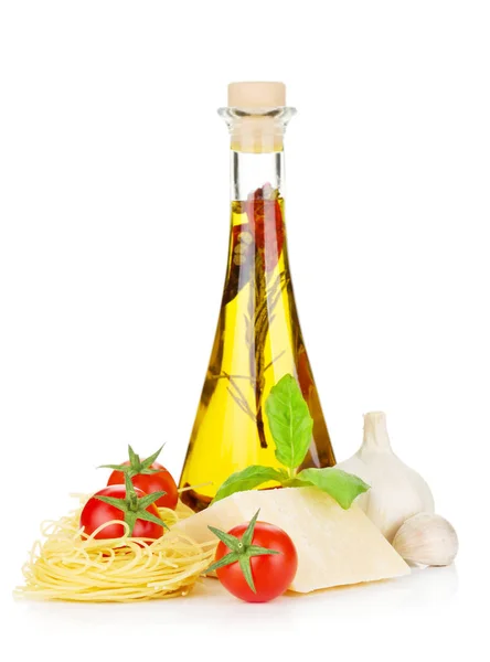 Pasta, tomaten, basilicum — Stockfoto