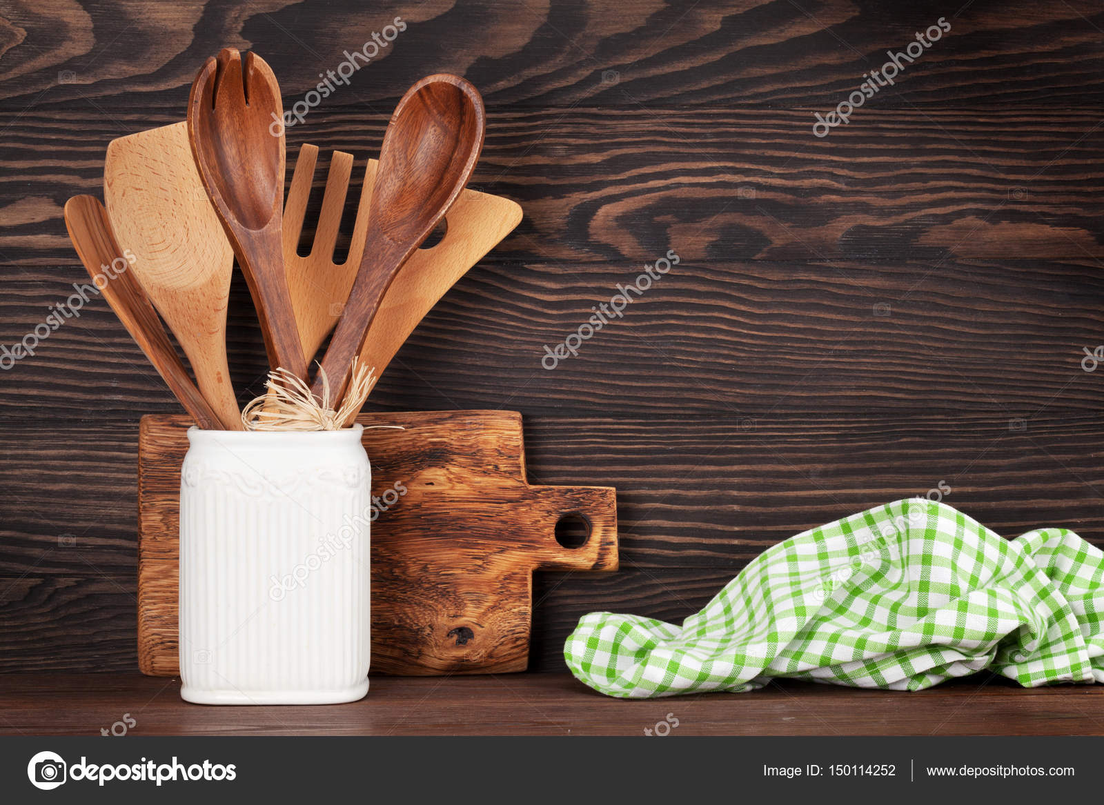 Kuchenutensilien Und Schneidebrett Stockfotografie Lizenzfreie Fotos C Karandaev 150114252 Depositphotos