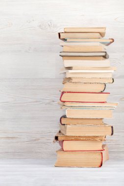 Bir yığın eski kitap