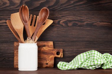 Mutfak gereçleri ve kesme tahtası