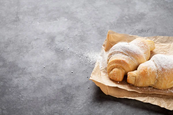 Frische hausgemachte Croissants — Stockfoto