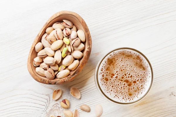 Beer mug and pistachios — Stock Photo, Image