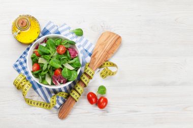 Sağlıklı salata kasesi 