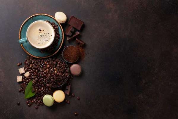 Tasse à café, haricots et poudre moulue — Photo