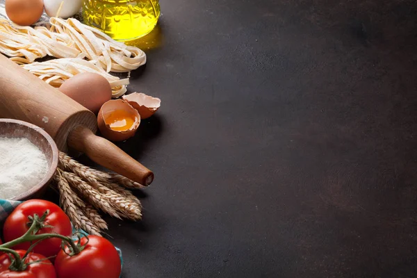 Ingredientes de cozinha de massa — Fotografia de Stock