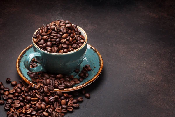 Tasse à café avec haricots — Photo