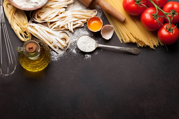 Koken ingrediënten en gebruiksvoorwerpen — Stockfoto