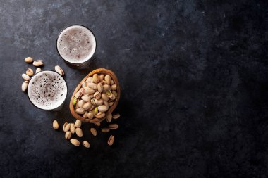 Lager bira bardağı ve antep fıstığı