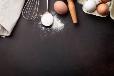 makarna, yumurta ve domates