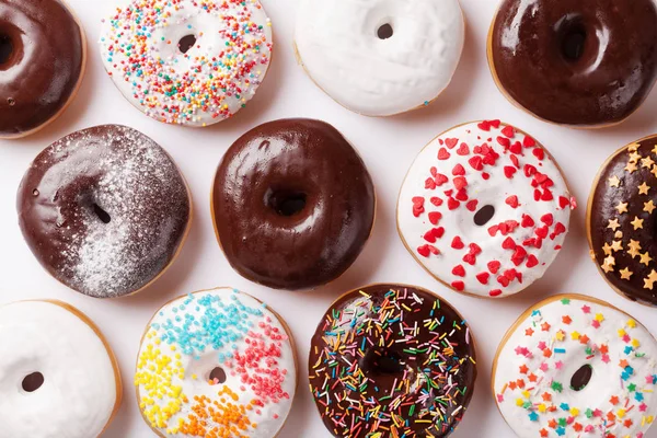 Donuts com decoração colorida — Fotografia de Stock