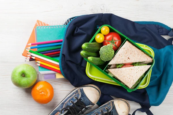 Lunchbox und Schulbedarf — Stockfoto