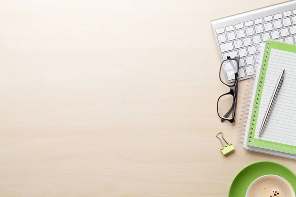 Computer, coffee, eyeglasses, notebook and pen — Stock Photo, Image