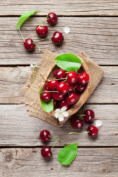 Fresh garden cherries — Stock Photo, Image