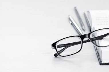 Not Defteri, klavye ve kalemler