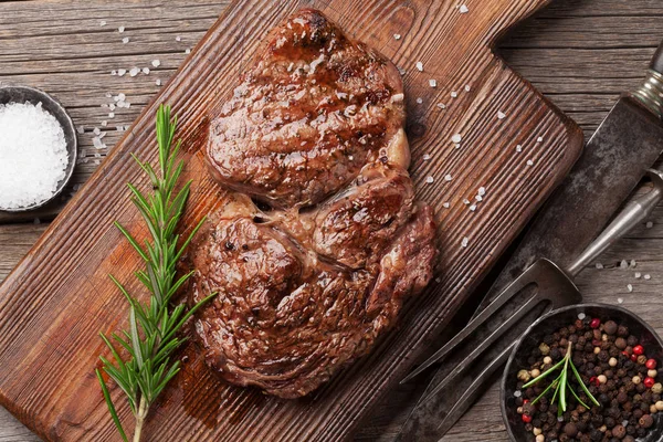 Grilovaný hovězí steak — Stock fotografie