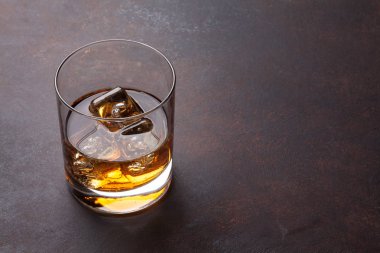 Buzlu viski.
