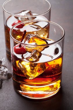 Manhattan kokteyl bardağı