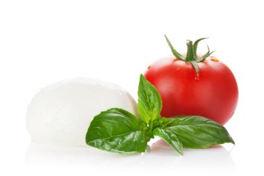Mozzarella peyniri, domates ve fesleğen