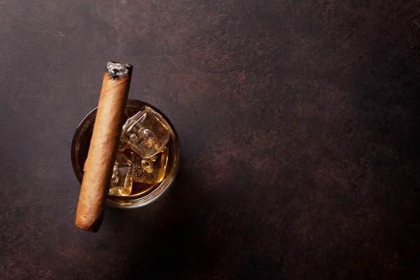 Whiskey with ice and cigar — Stock Photo, Image