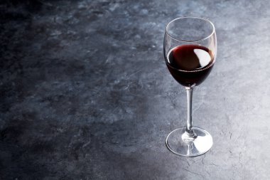 kırmızı şarap kadehi