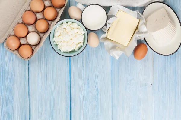 Milk, cheese and eggs — Stock Photo, Image
