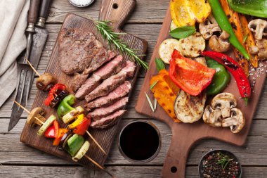 Izgara sebze ve sığır eti biftek