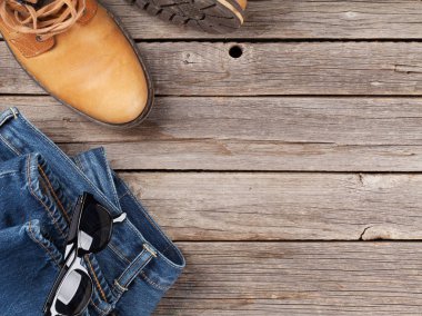 Kot pantolon, Ayakkabı, gözlük 