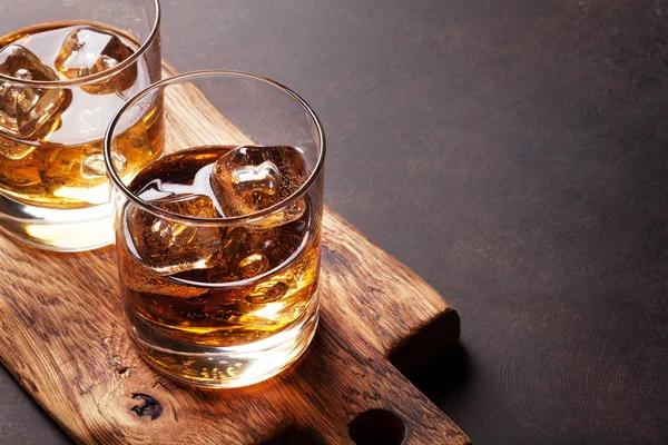 Whiskey glas med is — Stockfoto