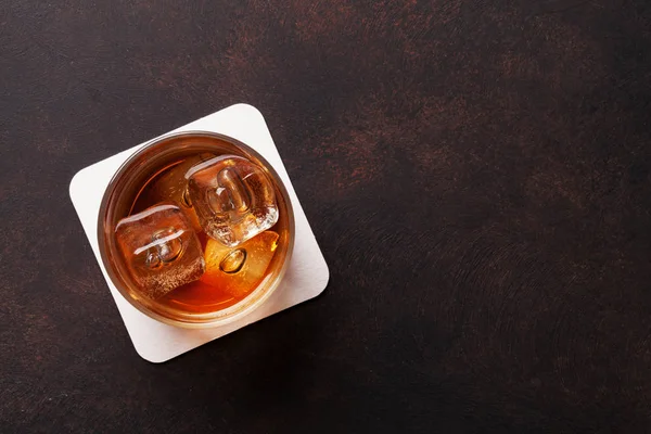 Whisky mit Eiswürfeln — Stockfoto