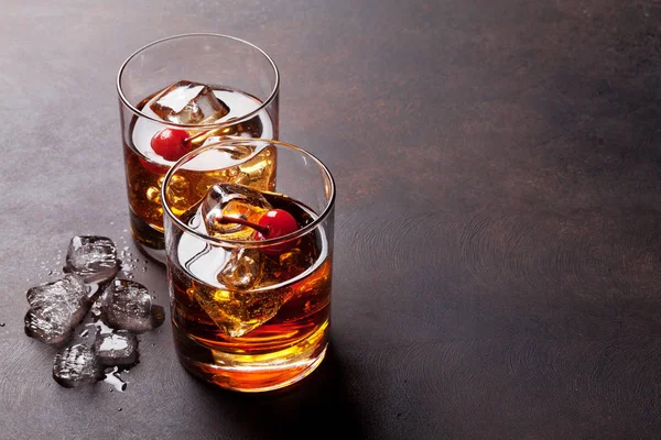 Manhattan cocktail met whiskey — Stockfoto