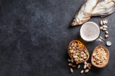 Lager bira ve aperatifler