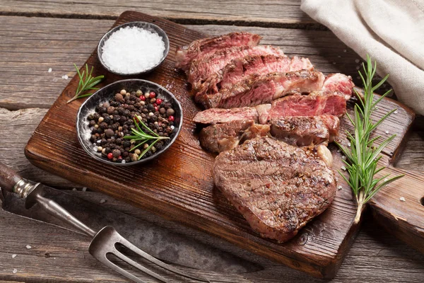 Gegrilltes Rindersteak — Stockfoto