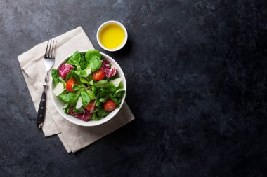 Sağlıklı salata kasesi 