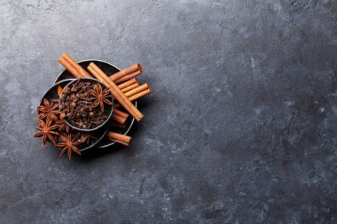 Tarçın, anason ve karanfil