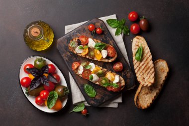 kiraz domates Bruschetta