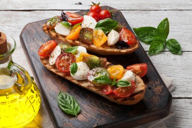 kiraz domates Bruschetta