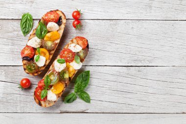 kiraz domates Bruschetta
