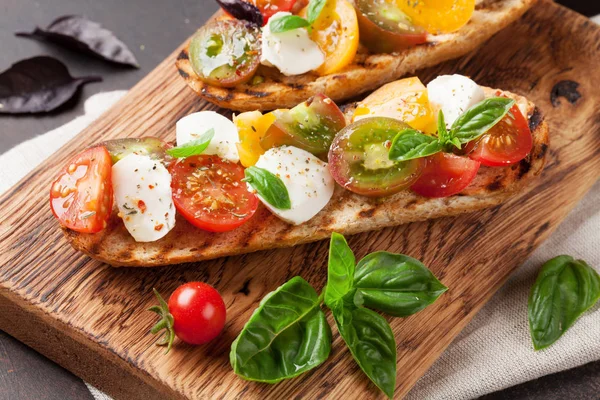 Kiraz domates Bruschetta — Stok fotoğraf