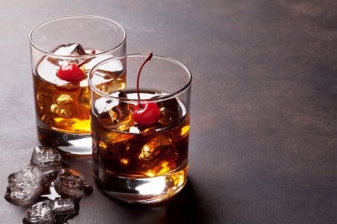 Manhattan ile Viski kokteyli