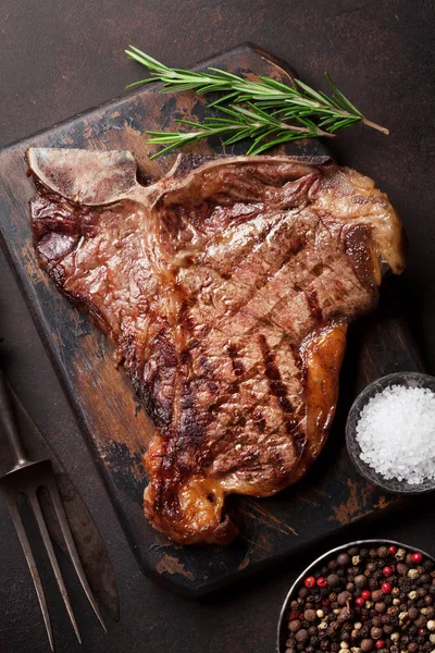 Gegrilde t-bone steak — Stockfoto