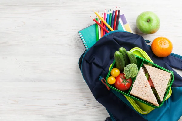 Ebéd doboz és iskolai kellékek — Stock Fotó